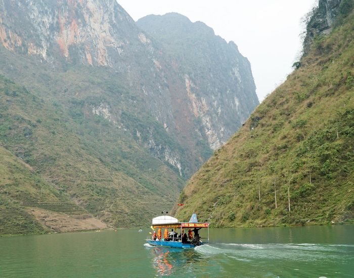 Vượt qua dòng sông Nho Quế, chiêm ngưỡng Hẻm Tu Sản - hẻm vực sâu nhất ở Đông Nam Á 3