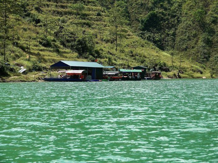Sông Nho Quế - Khám phá vẻ đẹp lịch sử đầy hấp dẫn.