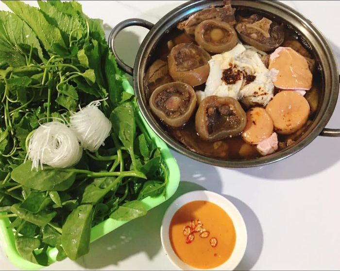 Khám phá hương vị đặc trưng của lẩu bò Nha Trang
