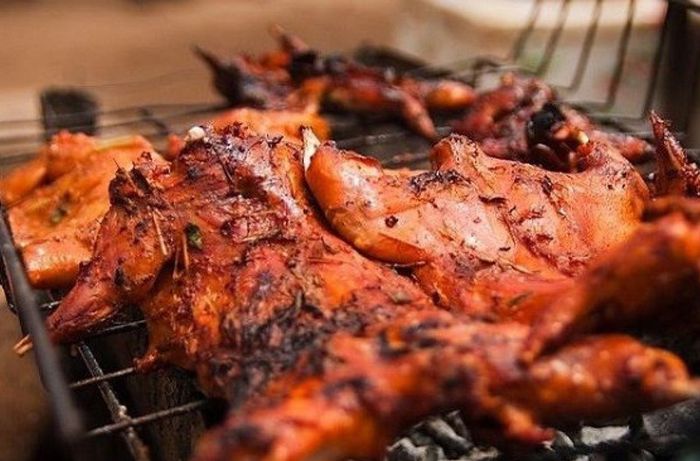 Khi đến Hà Giang, nhớ thưởng thức món đặc sản thịt chuột La Chí khiến nhiều người say mê.