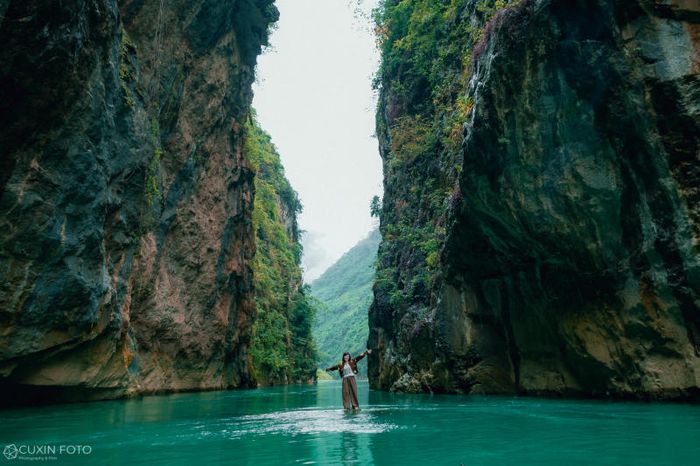 Đến Mỏm đá giữa dòng Sông Nho Quế và thách thức bản thân lần nữa