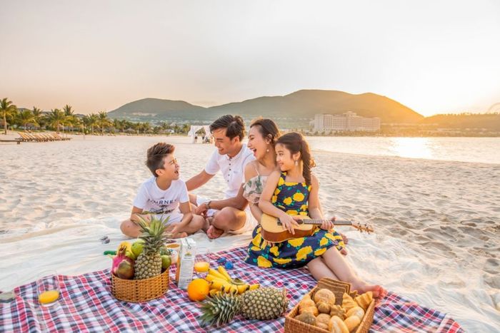 Sử dụng kem chống nắng, đeo khẩu trang, và bao tay để bảo vệ da khỏi tác động của nắng và gió.