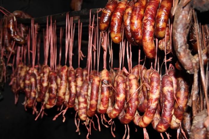 Lạp xưởng gác bếp Hà Giang – Hương vị độc đáo từ vùng Đông Bắc
