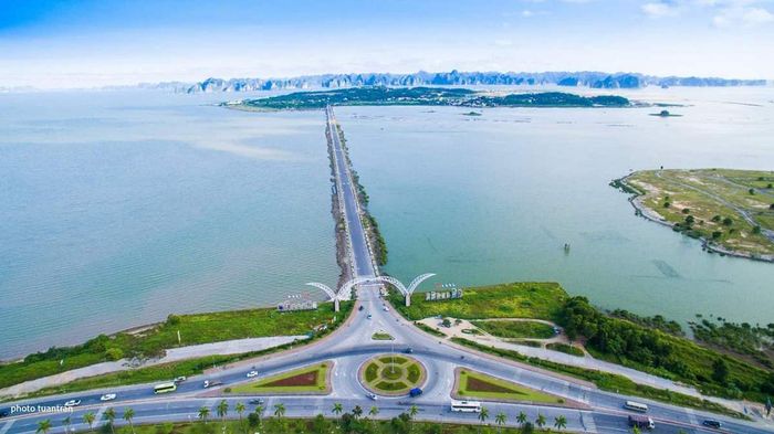 Vịnh Hạ Long - Tuyệt tác nghệ thuật của thiên nhiên 9