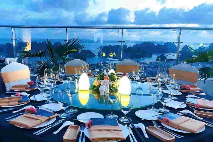 ```Liệt kê các quán cà phê có view đẹp tại Hạ Long cho những người đam mê sống ảo.```