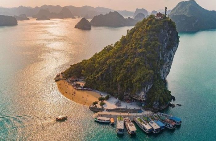 Khám phá ngay hành trình du lịch Vịnh Hạ Long trong một ngày thú vị số 4