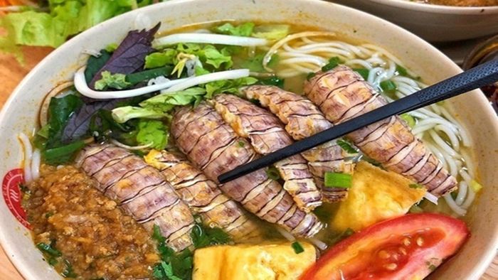 Khi đến Hạ Long du lịch, đừng quên thưởng thức tất cả các món đặc sản trong danh sách này nhé.