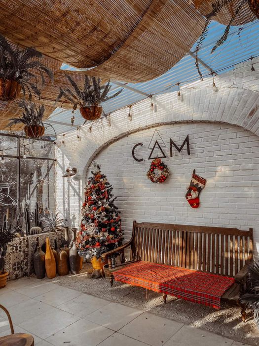 ```Liệt kê các quán cà phê có view đẹp tại Hạ Long cho những người đam mê sống ảo.```