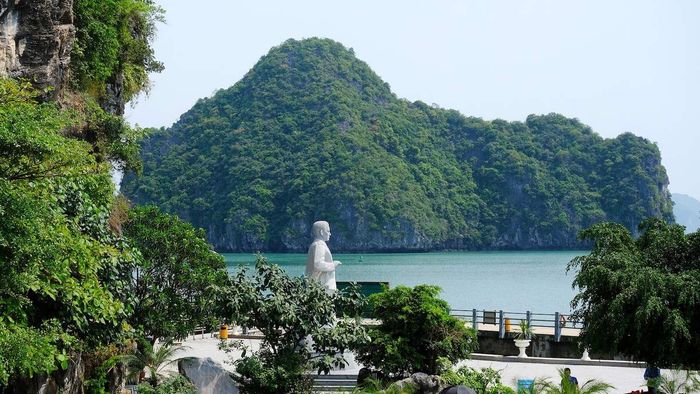 Thưởng ngoạn hòn đảo yên bình giữa lòng vịnh Hạ Long 5
