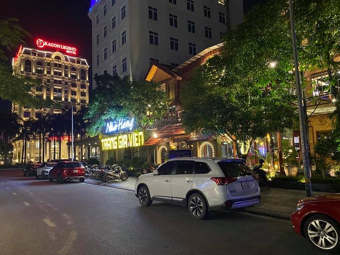 Nhà hàng Hạ Long Bãi Cháy Trang Gia Viên là một trong những địa điểm không thể bỏ qua. Ảnh: Nhà Hàng Trang Gia Viên - Hạ Long