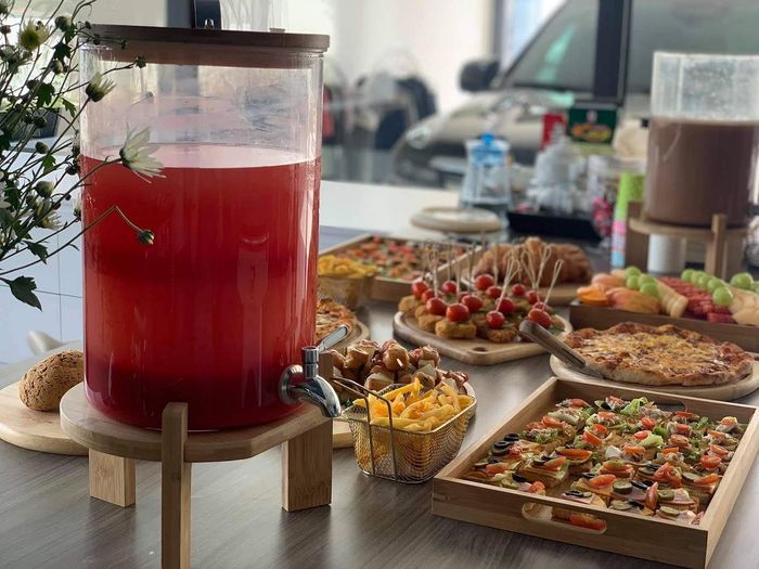 ```Thưởng thức đồ ăn tại C Cuisine Pizza & Burger và quên hết con đường về.```