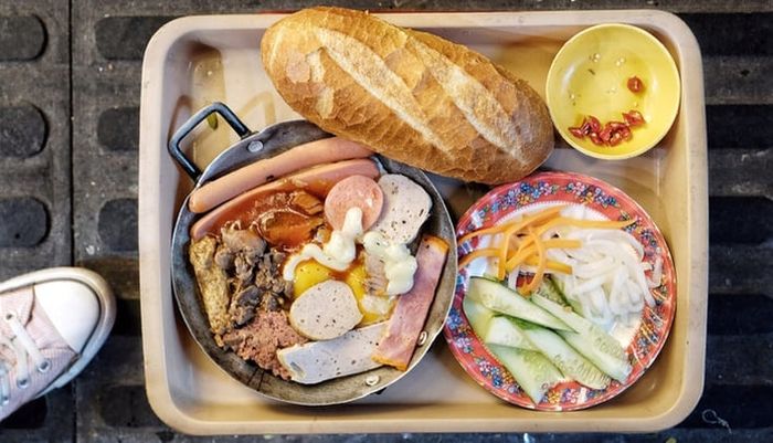 Bánh mì chảo Hà Nội - Một món ngon không thể bỏ qua