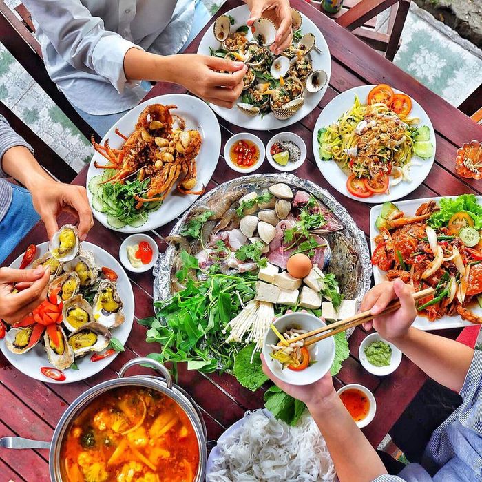 Khám phá hương vị đặc trưng của lẩu Hội An