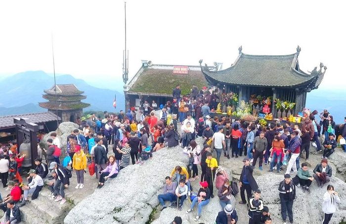 Muốn biết thêm kinh nghiệm đi lễ hội Hạ Long? Ghé Mytour.vn nào!