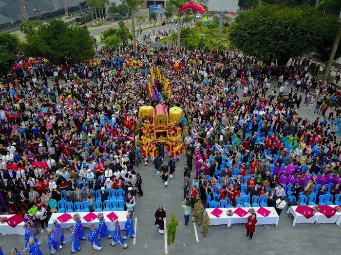 Nếu bạn muốn có trải nghiệm đầy thú vị tại lễ hội Hạ Long, hãy tham gia cùng Mytour.vn 7