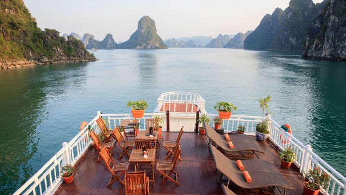 Trải nghiệm đầy đủ cùng du thuyền Hạ Long 2 ngày 1 đêm 4