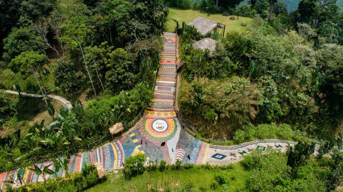 Nhận xét về resort 5 sao tại Hà Giang cùng với ca sĩ Quang Vinh và Yến Trang.