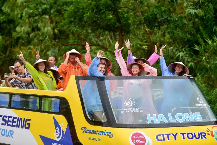 Trải nghiệm thú vị bằng xe bus ở Hạ Long đây!