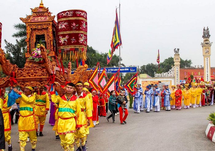 Nếu muốn có trải nghiệm thú vị tại lễ hội Hạ Long, hãy đến với Mytour.vn 13