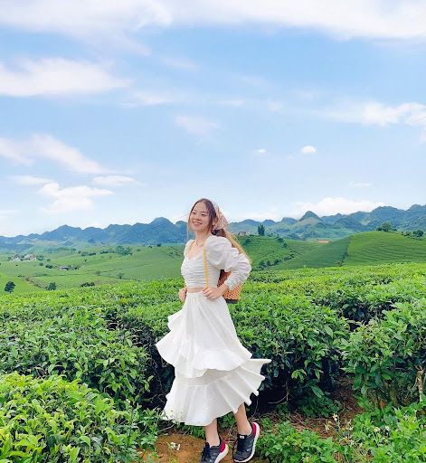 Tạo điểm nhấn và lôi cuốn hơn trong bức ảnh khi du lịch Mộc Châu bằng cách kết hợp trang phục hợp lý.