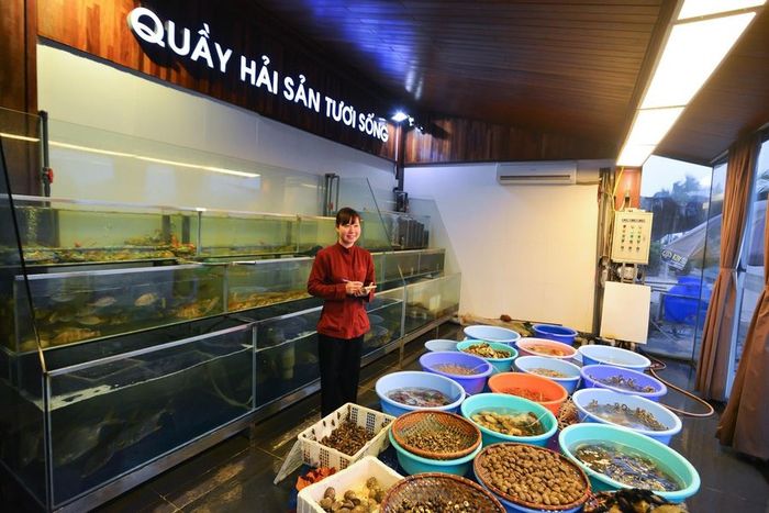 Tinh hoa ẩm thực biển tuyệt vời tại nhà hàng ẩm thực Làng chài Hạ Long