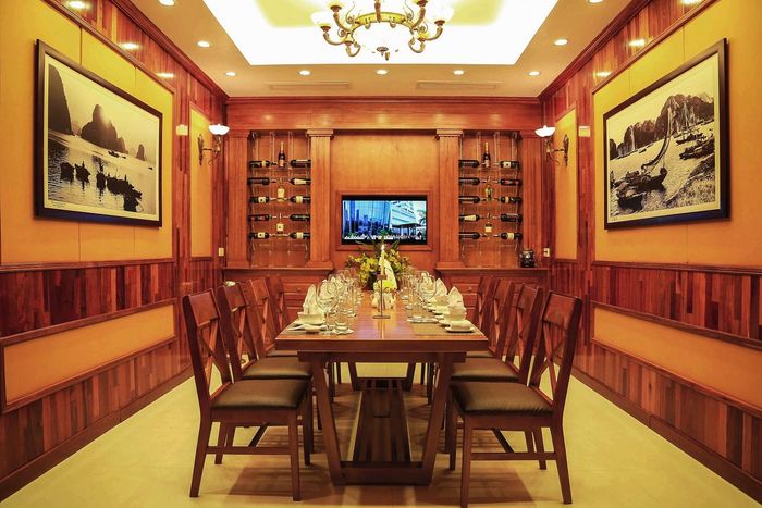 Hương vị biển tươi mát tại nhà hàng ẩm thực Làng chài Hạ Long 6