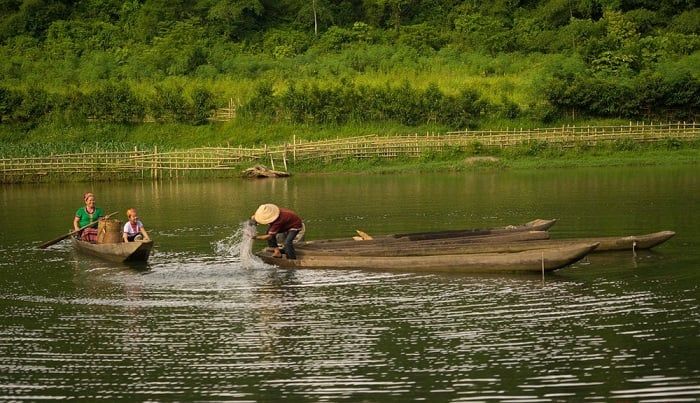 du lịch Tân Kỳ Nghệ An mang lại trải nghiệm độc đáo với vẻ đẹp thiên nhiên hoang dã của suối Khe Thần (Ảnh: sưu tầm)