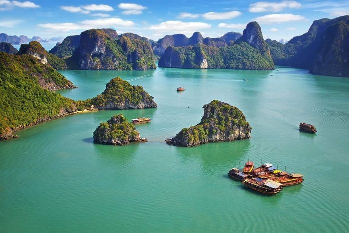 Lên kế hoạch khám phá Hạ Long 2 ngày 1 đêm, một hành trình hấp dẫn cho những người đam mê khám phá.
