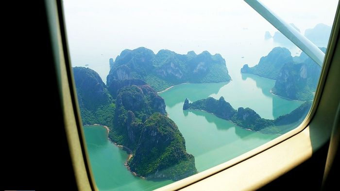 Du lịch Hạ Long - Ngắm Hạ Long từ thủy phi cơ 5 cùng Phạm Duy Long