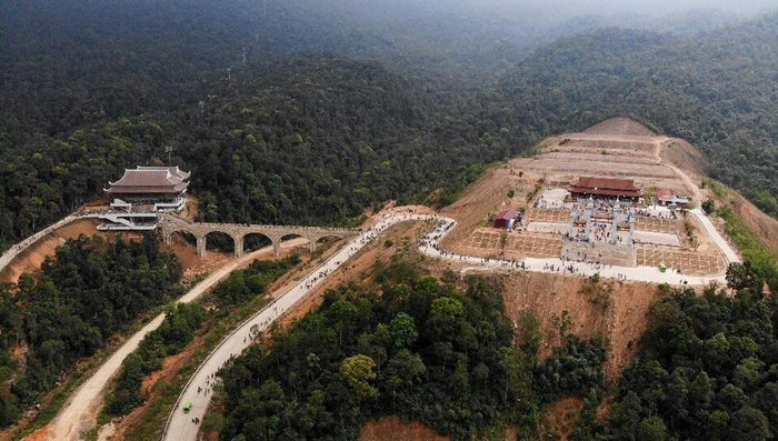 Chùa Yên Tử - Rời xa thành phố đông đúc, chúng ta hành hương đến nơi yên bình