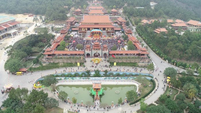 Nếu bạn muốn có trải nghiệm đầy thú vị tại lễ hội Hạ Long, hãy tham gia cùng Mytour.vn 9