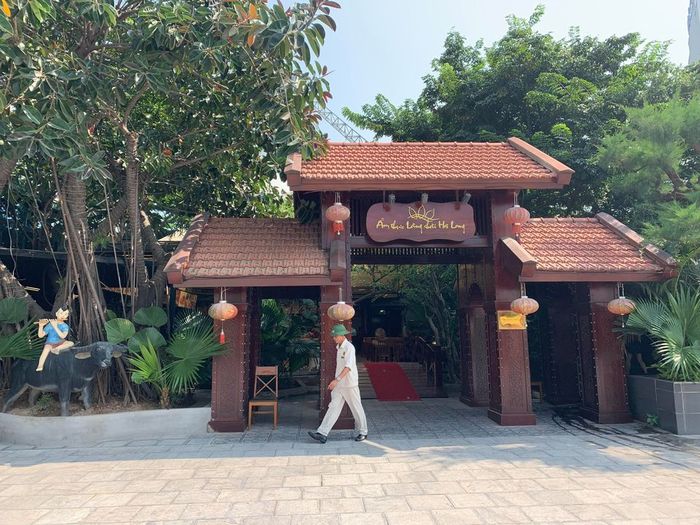 Hương vị biển tươi mát tại nhà hàng ẩm thực Làng chài Hạ Long 2