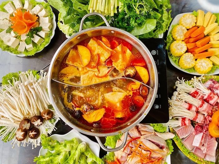 Khám phá hương vị đặc trưng của lẩu Hội An