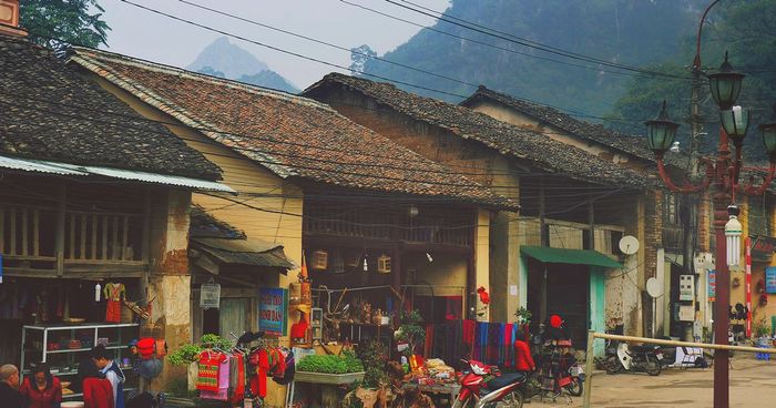 Phố cổ Đồng Văn - nơi lưu giữ nét kiến trúc truyền thống và là điểm đến lý tưởng cho những chuyến du lịch khám phá văn hóa.