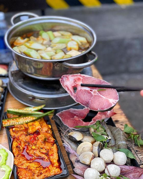 Khám phá hương vị đặc trưng của lẩu Hội An