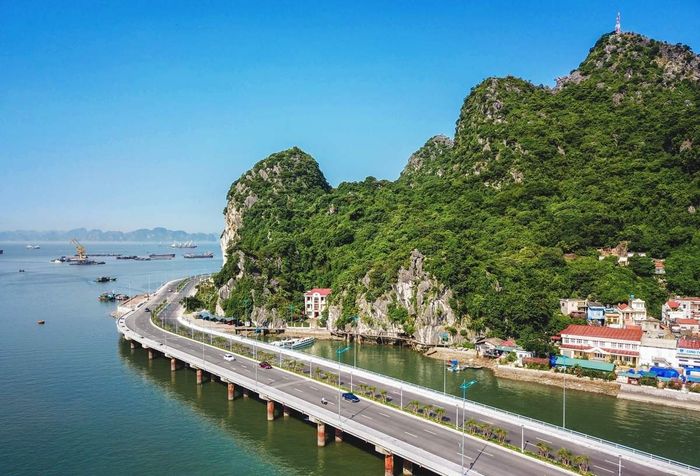 Lên kế hoạch phượt Hạ Long 2 ngày 1 đêm, một hành trình hấp dẫn cho những người đam mê khám phá.