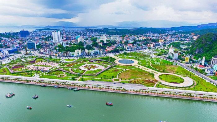 Chăm chú trước vẻ đẹp kiến trúc độc đáo của Công viên Hoa Hạ Long 6