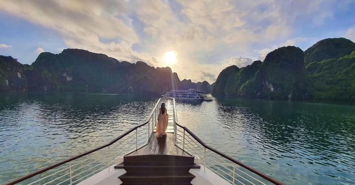 Vịnh Hạ Long, một trong 10 điểm đến hàng đầu ở châu Á mà bạn không thể bỏ qua