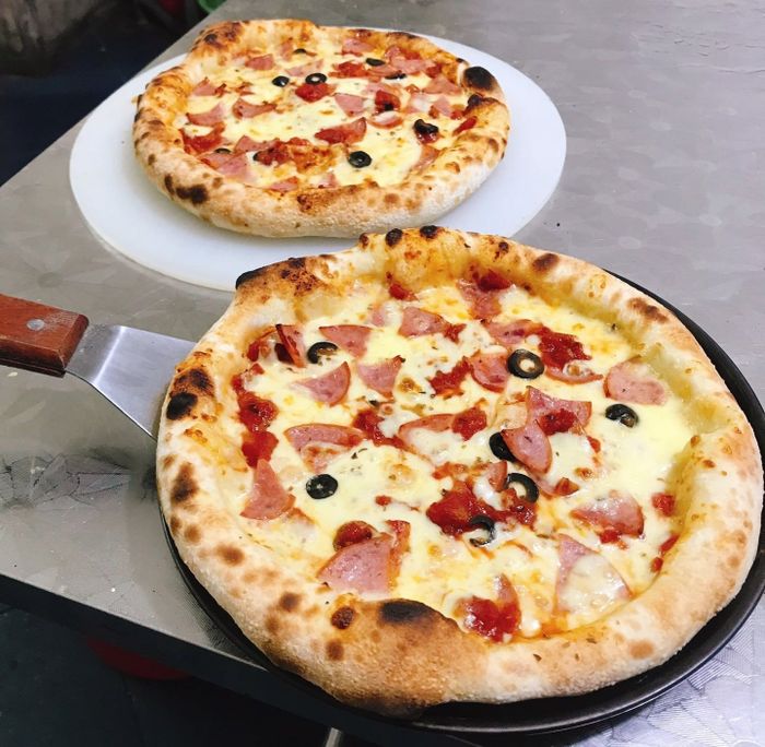 ```Thưởng thức đồ ăn tại C Cuisine Pizza & Burger và quên hết con đường về.```