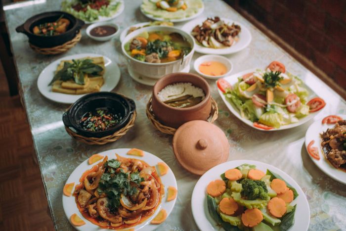 Tới nhà hàng cơm niêu Hương Việt để thưởng thức bữa cơm gia đình ấm áp giữa lòng Đà Lạt.