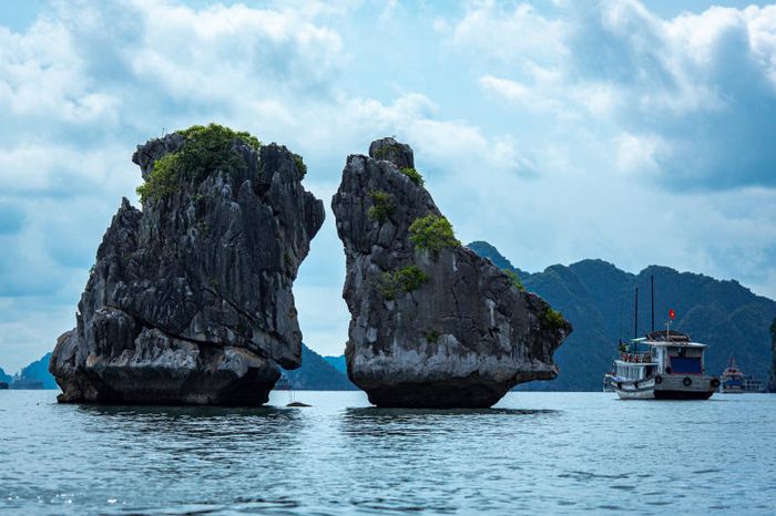 Hòn Trống Mái và câu chuyện ẩn khuất đằng sau danh lam này 2