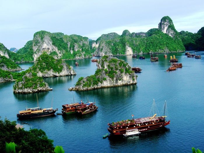 Lịch trình khám phá Hạ Long 2N1Đ rất thú vị đối với những người đam mê khám phá.