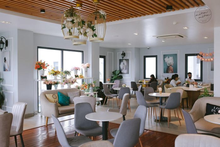 ```Liệt kê các quán cà phê có view đẹp tại Hạ Long dành cho những người đam mê sống ảo.```