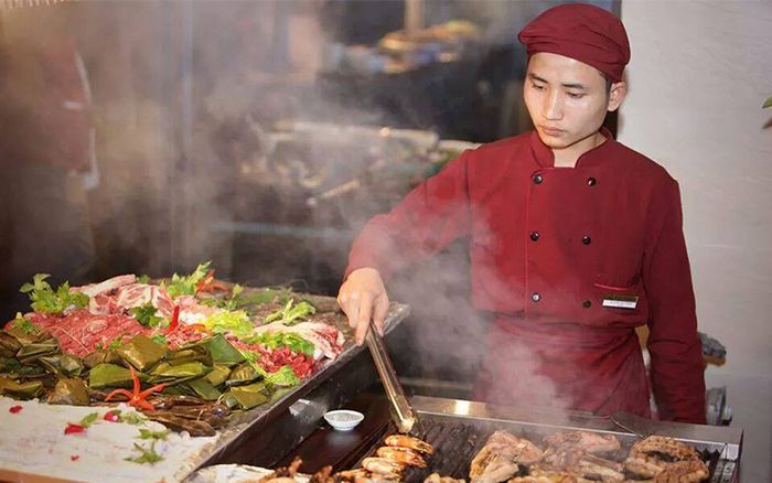 Hương vị biển tươi mát tại nhà hàng ẩm thực Làng chài Hạ Long 3