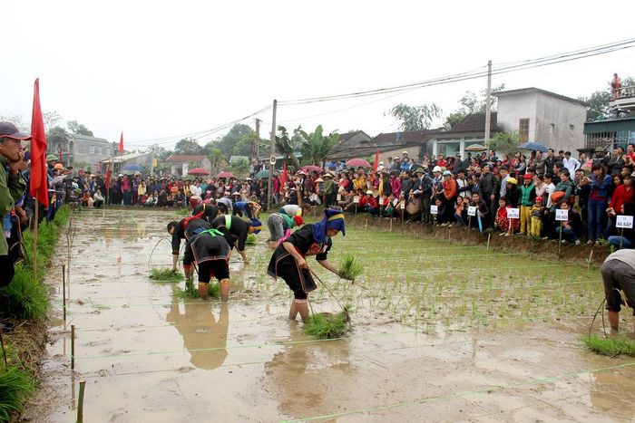 Lễ hội Lồng Tồng của dân tộc Tày ở Hà Giang - Sự kiện truyền thống xuống đồng đặc sắc