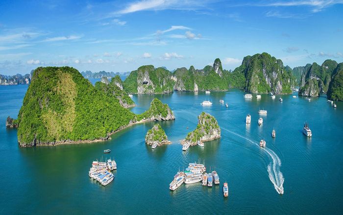 Vịnh Hạ Long - Tuyệt phẩm thiên nhiên đẹp như tranh