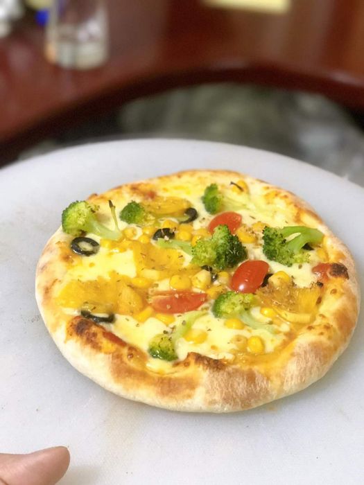 ```Thưởng thức đồ ăn tại C Cuisine Pizza & Burger và quên hết con đường về.```
