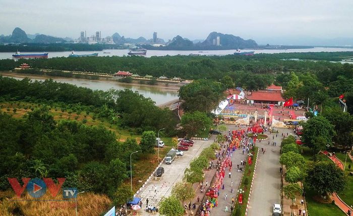 Nếu muốn trải nghiệm lễ hội Hạ Long đầy thú vị, hãy tham gia cùng Mytour.vn 11