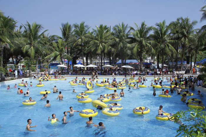 Hè đã đến, hãy cùng nhau đến công viên nước hồ Tây để thư giãn nhé!