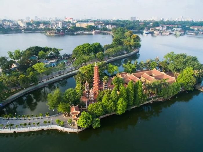 Hà Nội, với 12 danh lam thắng cảnh, làm say lòng bao người